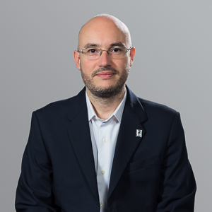 Dr. Gonzalo Carrión