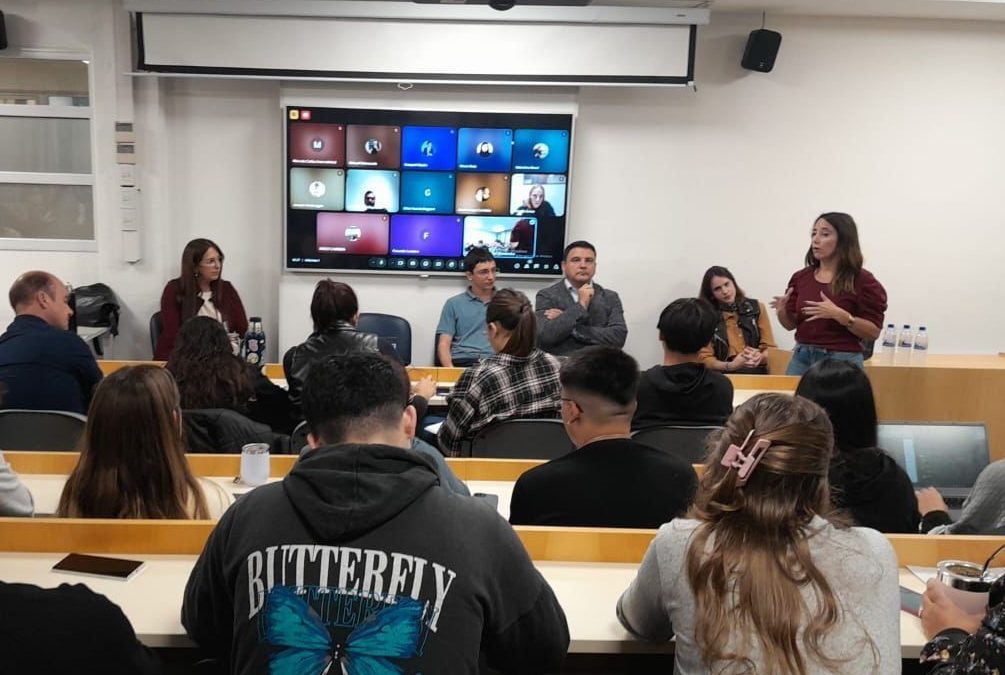 Reflexiones en torno a la política y la Democracia Introducción